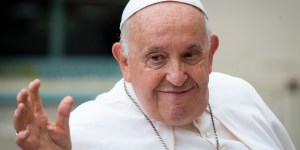 Papież: Jakże bardzo potrzebujemy my, kapłani, aby byli obok nas świeccy, którzy uczą nas drogi