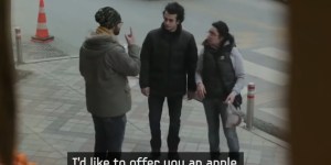 Całe miasto nauczyło się migowego dla niesłyszącego sąsiada. „Świat bez barier jest naszym marzeniem”
