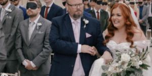 Podczas ceremonii poprosiła gości, aby zawiązali oczy. W ten sposób wszyscy „widzieli” wesele jak panna młoda