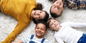 Rodzina zastępcza pilnie poszukiwana. Tylko w jednym mieście  18 dzieci czeka na pomoc