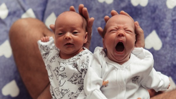 Nowo narodzone bliźniaki