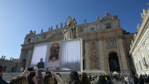 Papież Franciszek podczas Anioł Pański z Domu św. Marty