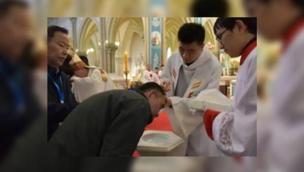 W Szanghaju chrzest przyjęło 83 osoby