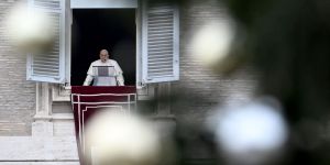 Papież Franciszek na Anioł Pański: &#8222;Bądźmy otwarci na obecność Boga&#8221;