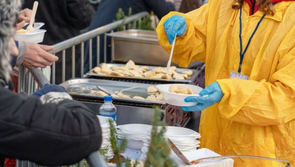 Co motywuje Polaków do dobroczynności? Wyniki badania: