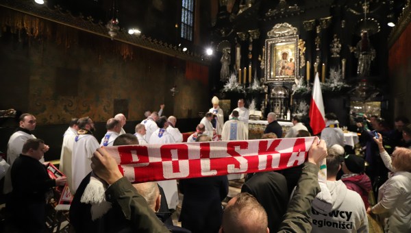 Matka Boża Częstochowska i kibice