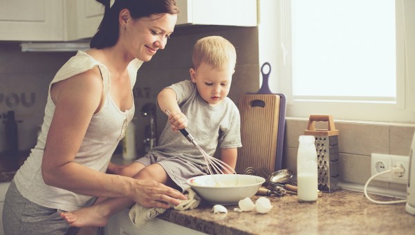 mom-child-toddler-baking-