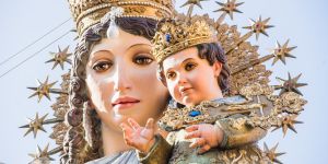 Matka Boża iu0026#8230; trzy niemowlęta. Poznaj wizerunek, który mieli stworzyć aniołowie