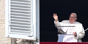 Franciszek: Głoszenie Ewangelii to bycie szczęśliwszym poprzez pomaganie innym