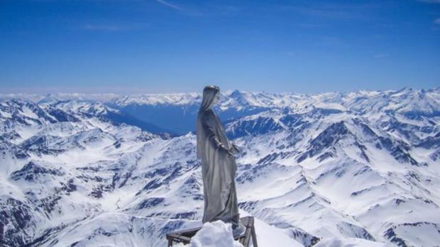 Figury Matki Bożej na górskich szczytach we Francji