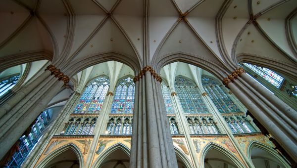 Kościoły w średniowieczu nie były ciemne i ponure