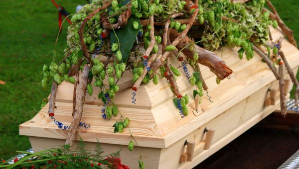 Co to są Kluby Trumienne?