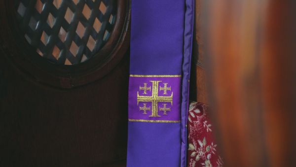 Prawo a normy moralne. Komentarz do "Fiducia supplicans"