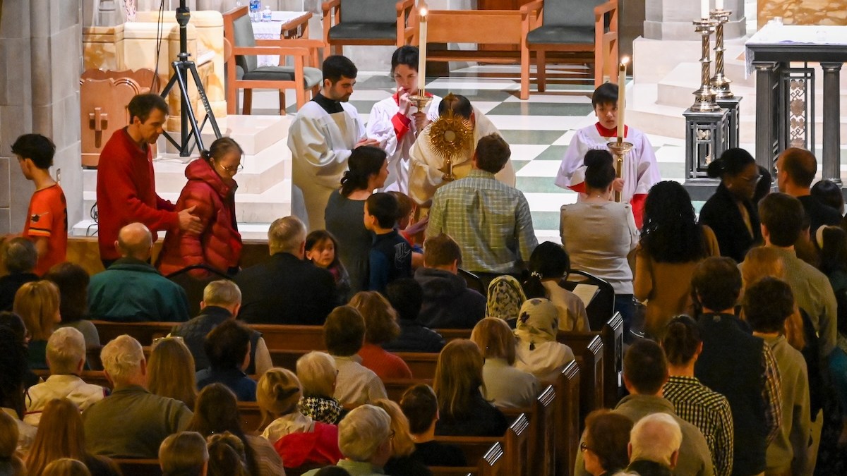 People line up for Eucharistic blessing in Atlanta Cathedral of Christ the King