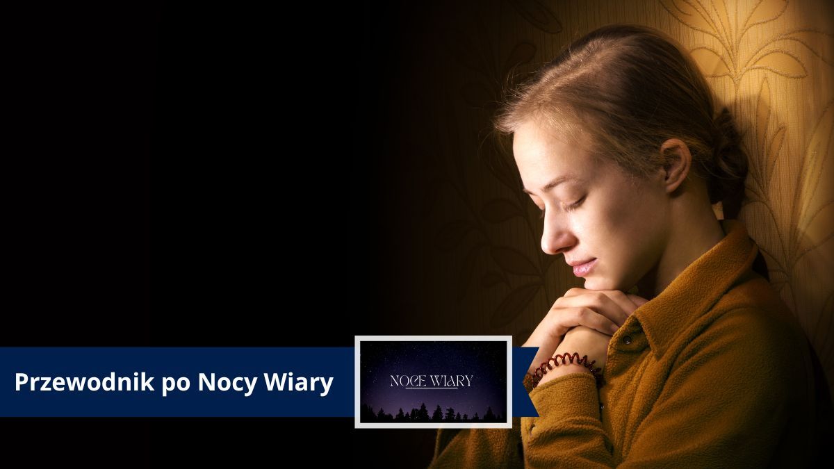 Kobieta modląca się w nocy