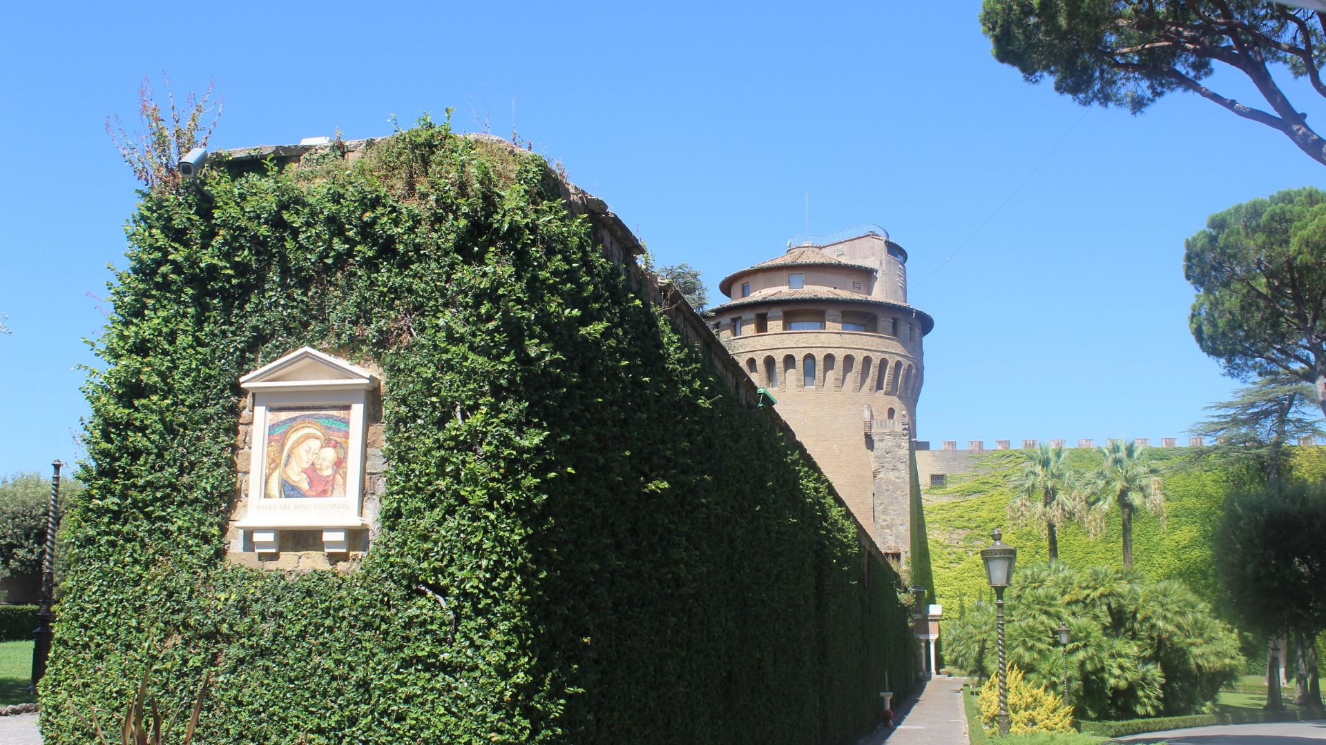 Spacer maryjny w Watykanie – trasa w Ogrodach Watykańskich [GALERIA]