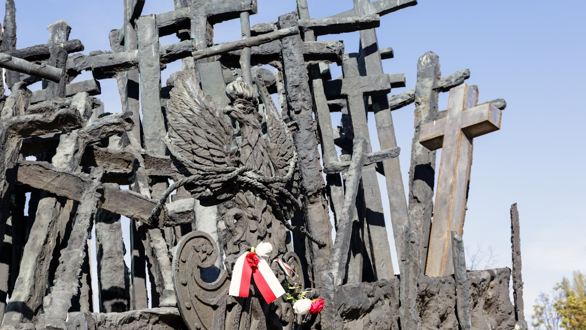 Krzyże w przestrzeni publicznej w Warszawie. Co by było, gdyby nagle zniknęły? [GALERIA]