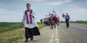 Chartres 2025: Chrystus Królem na pielgrzymkowym szlaku – rekordowa liczba uczestników