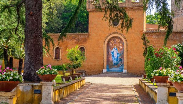 Spacer maryjny w Watykanie