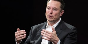 Elon Musk skomentował usunięcie krzyży w Warszawie. „Kopiują głupie pomysły”