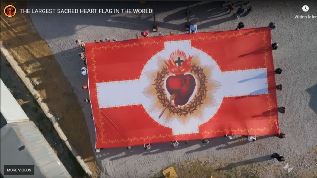 Największa flaga Serca Jezusa na świecie