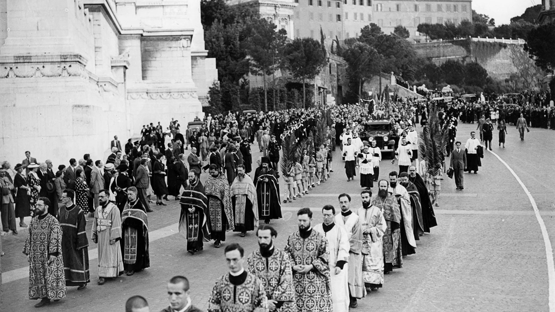 Książę Lubomirski „przy szpadzie” i 400 dzieci komunijnych. Powrót relikwii św. Andrzeja Boboli w 1938 r. [GALERIA]