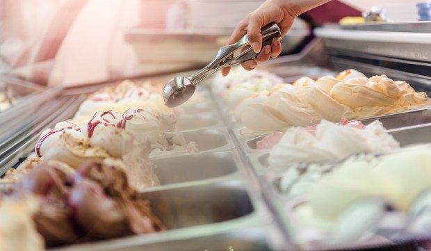 Gelato scooping