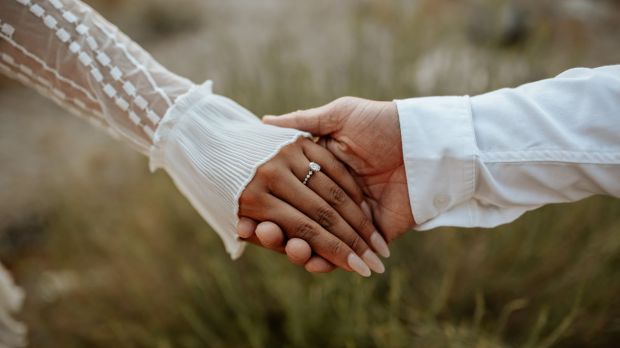 Nagość w reklamach a czystość. Wywiad z ks. Markiem Dziewieckim