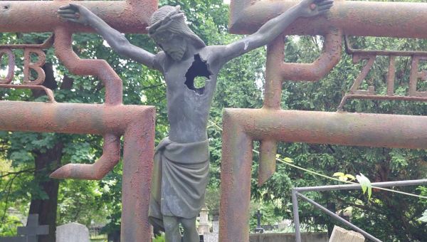 Przestrzelony krucyfiks - pamiątka powstania warszawskiego