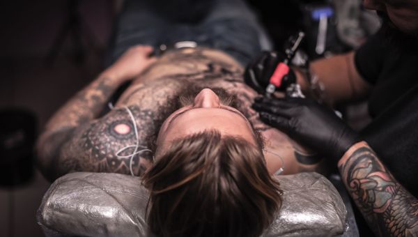 Chrześcijanin i tatuaż. Wywiad z ks. Sebastianem Picurem