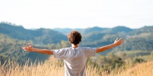 Proste słowo, które pozytywnie wpłynie na twoje nastawienie