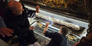 Otwarto grób Teresy z Ávila. Ciało nadal nienaruszone [zdjęcia]