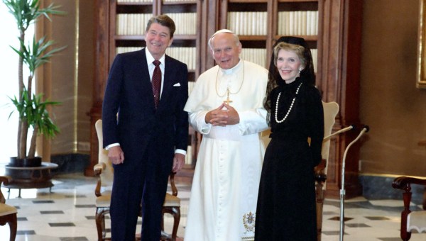 Spotkanie Jana Pawła II z Ronaldem i Nancy Reaganami w Watykanie