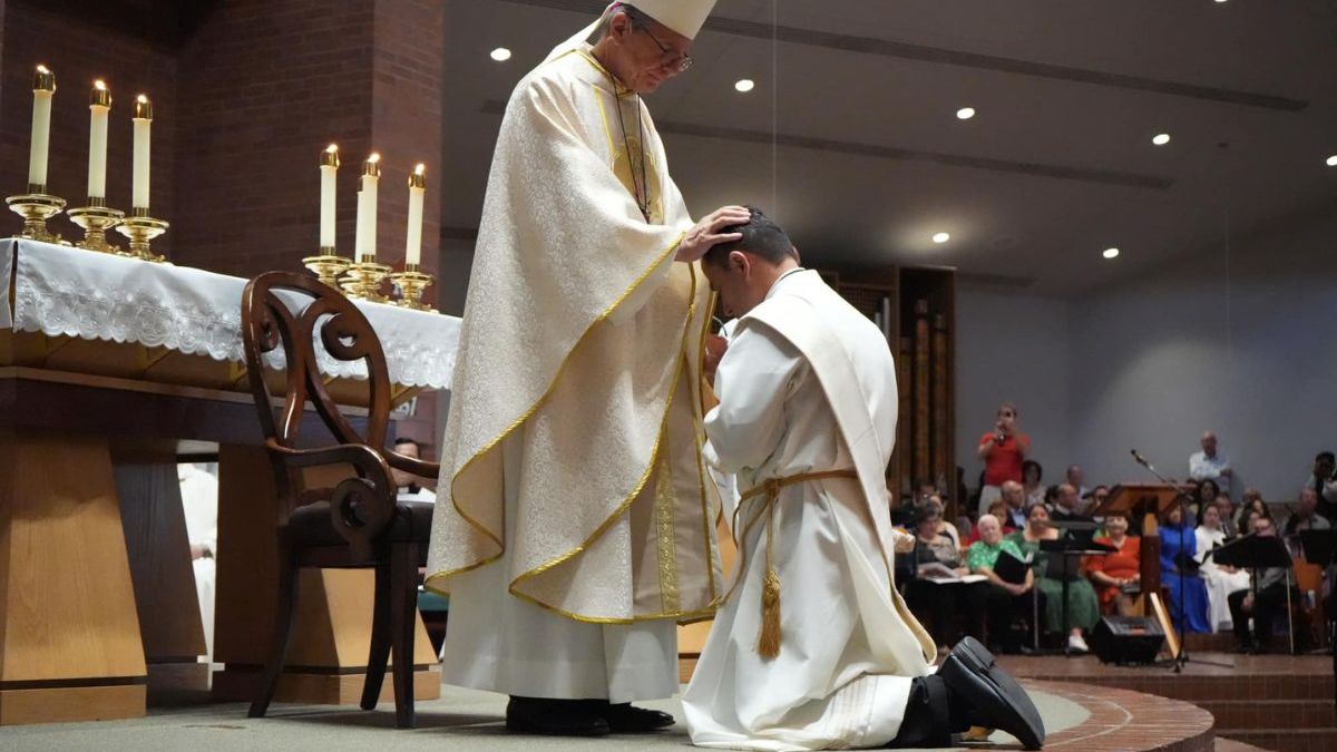 Padre Rafael Becerra sacerdote