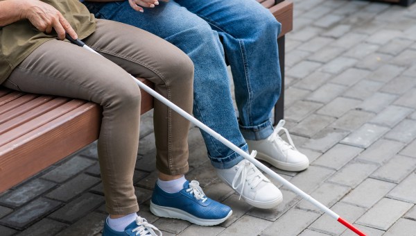 niewidoma kobieta
