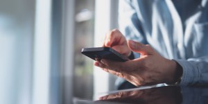 Gdyby nie aplikacja na telefonie, Łukasz dałby sobie spokój z Eucharystią