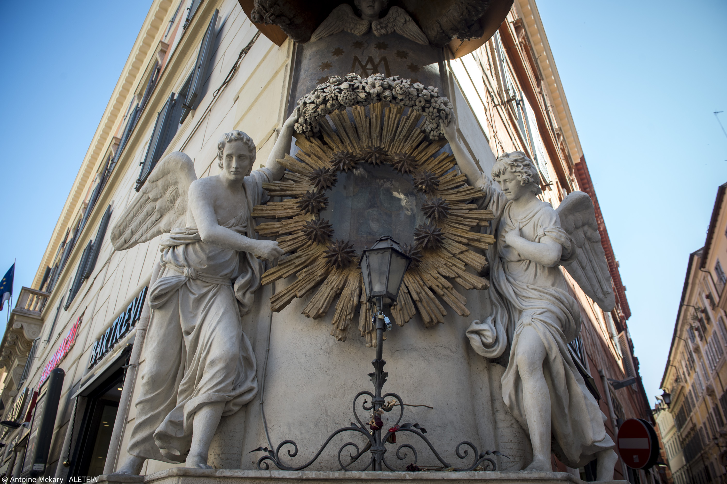 Nad każdym rogiem w Rzymie czuwa Matka Boża [galeria]