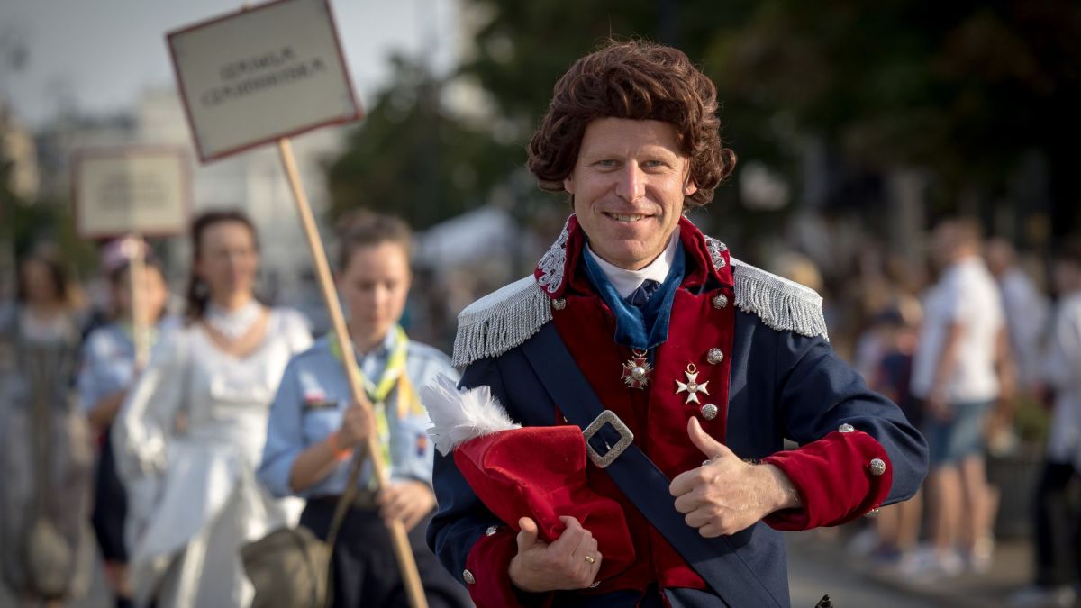 Orszak Dziejów 2024 przeszedł ulicami Warszawy
