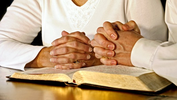 couple praying