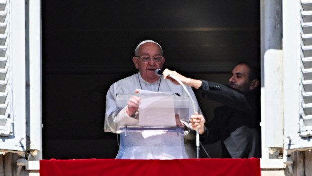 Papież na Anioł Pański: prawdziwe bogactwo to to, że jesteśmy kochani przez Boga