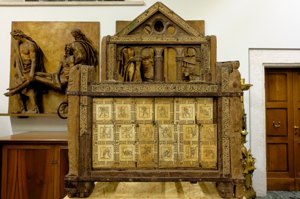 Tron świętego Piotra można zobaczyć w Watykanie