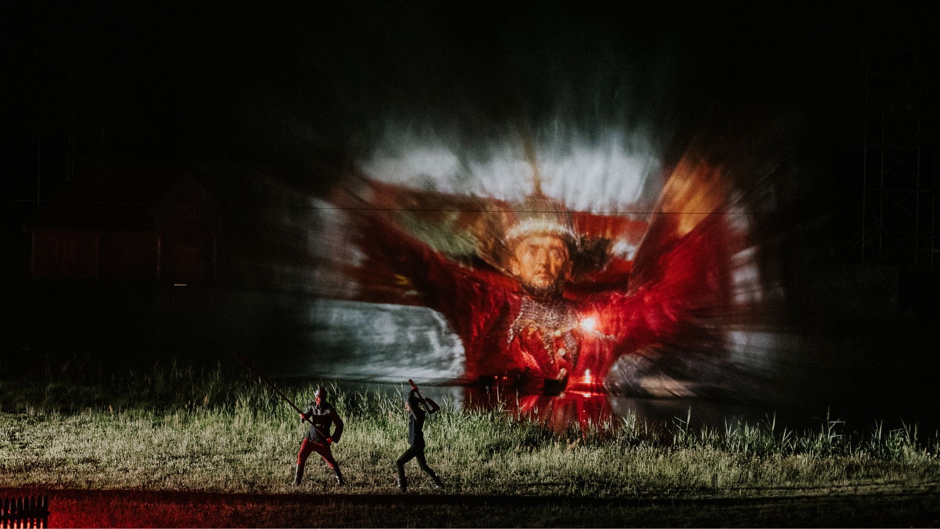 „Orzeł i Krzyż”. Imponujące widowisko najpierw nagrodzone, a teraz zagrożone [zdjęcia]