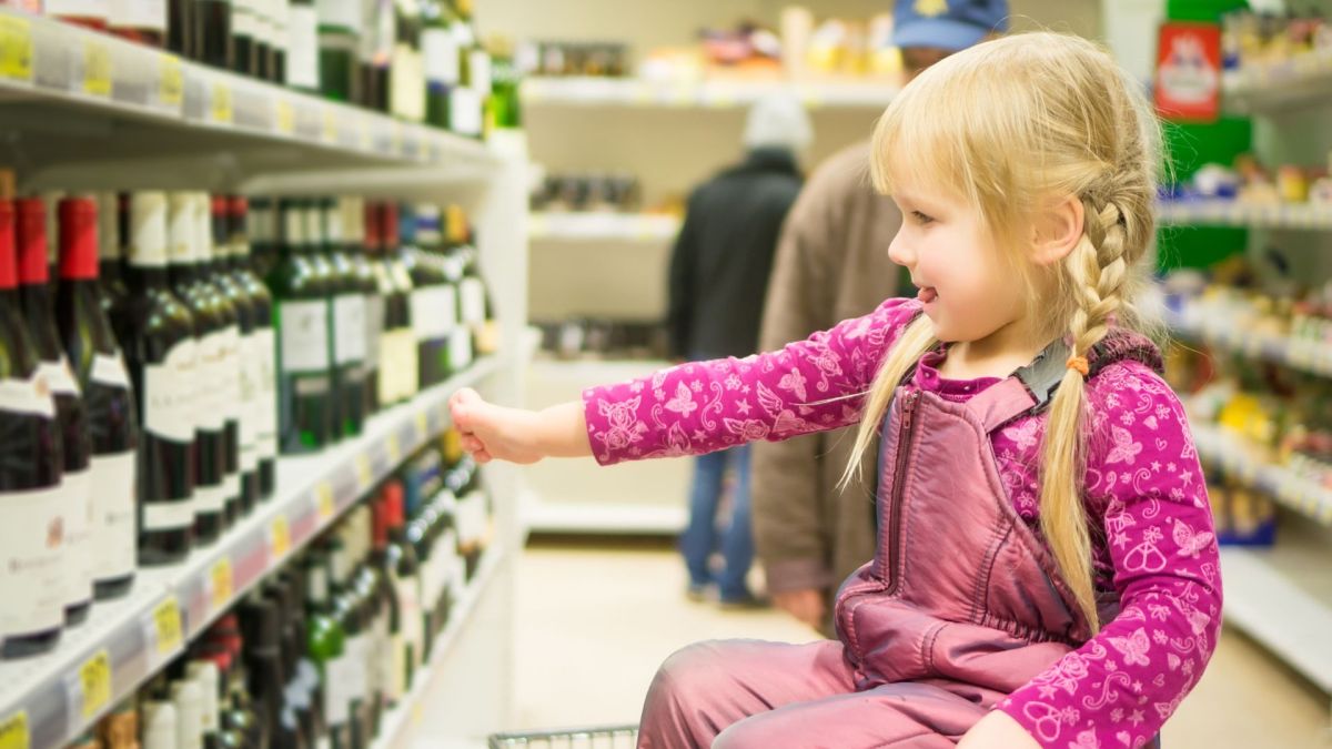Alkohol w tubkach przypominających musy owocowe dla dzieci