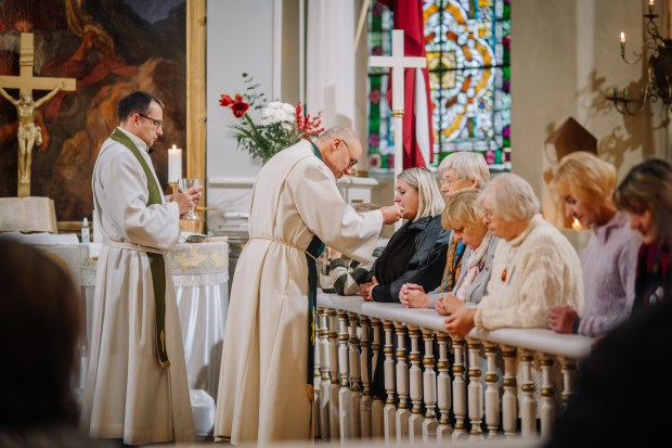 Eucharystia, sposób jej przyjmowania i wiara - badania w USA
