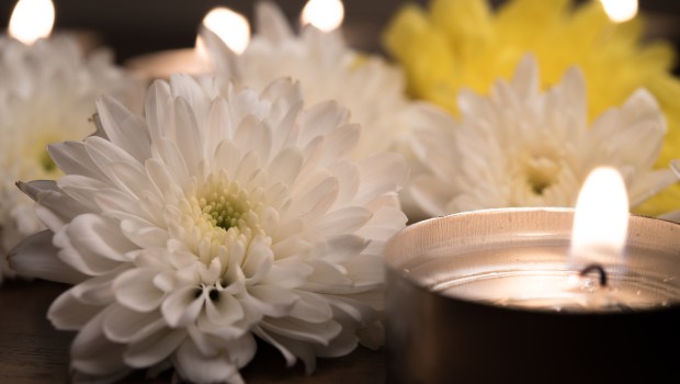Chryzantemy i świece