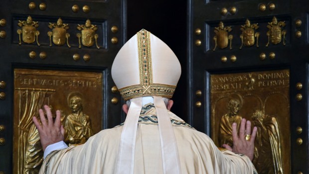 Papież Franciszek otwiera Drzi Święte w czasie Nadzwyczajnego Roku Miłosierdzia