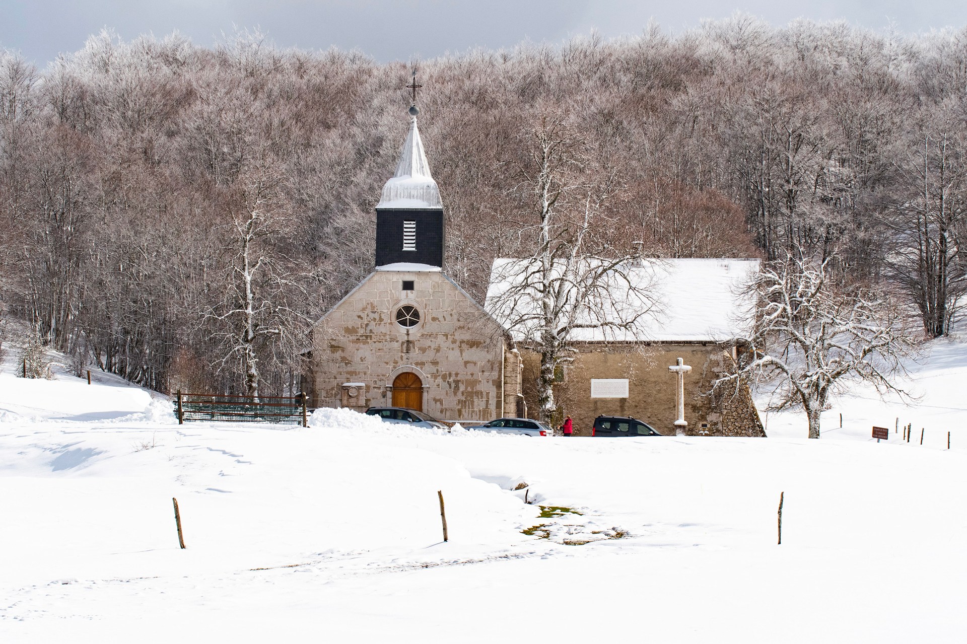 11-Chapelle-de-Retord-hiver-©-Laurent-Madelon-CC-Bugey-Sud