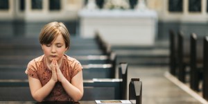 Jak wytłumaczyć dziecku mszę według Marii Montessori