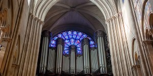 „Zbudźcie się, organy, instrumencie święty”. Obrzęd wybudzenia organów kościelnych. Dziś w Notre Dame