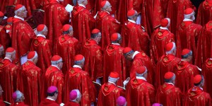 Poznaj swojego kardynała. Ciekawy raport o najbliższych współpracownikach papieża
